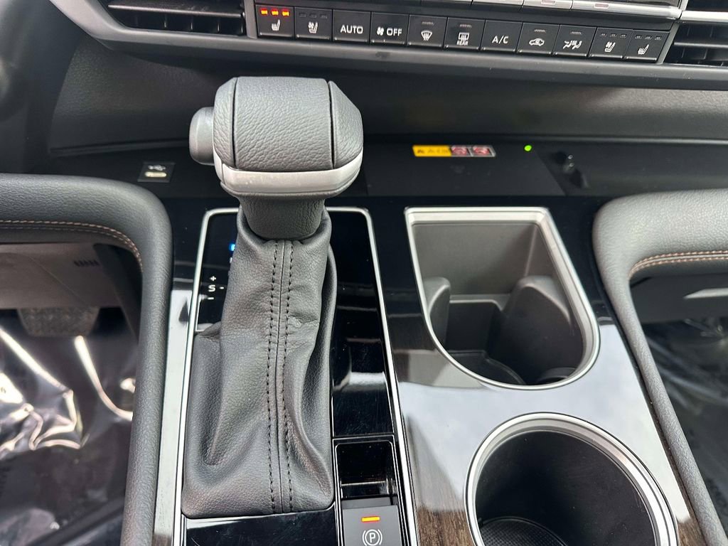 Used 2025 Toyota Sienna Platinum image 32