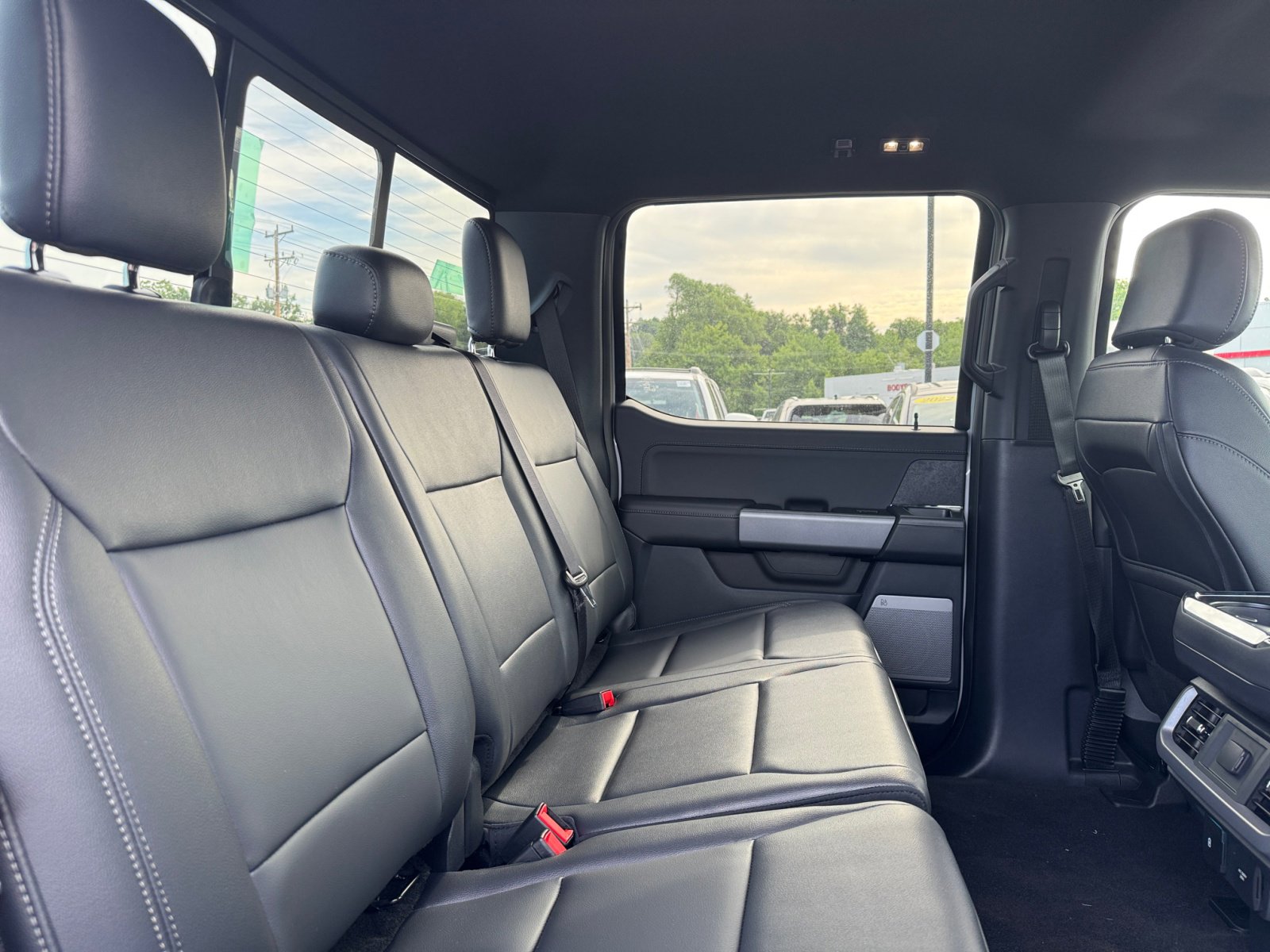 New 2025 Ford F150 XLT w/ Equipment Group 303A High image 28