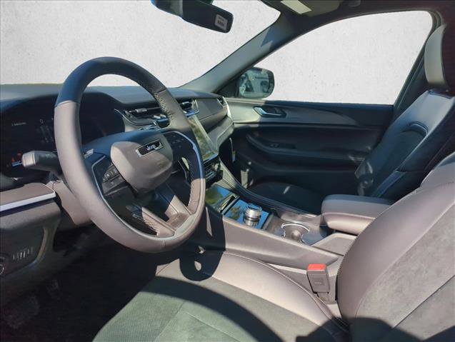 New 2025 Jeep Grand Cherokee Altitude image 2