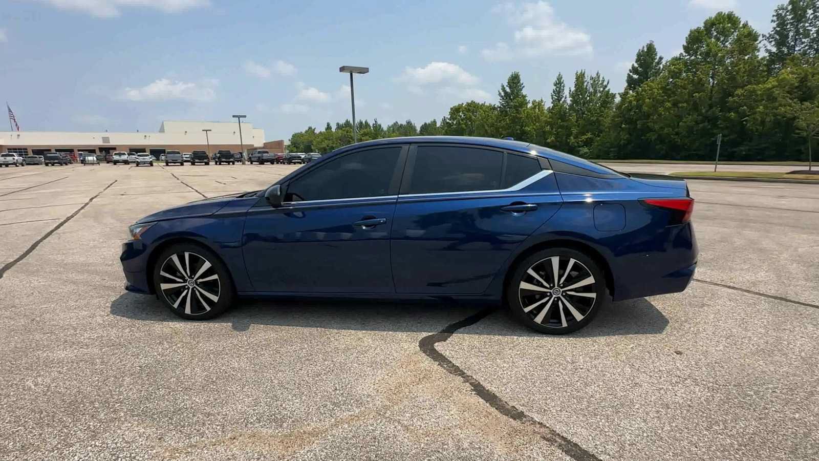 Used 2022 Nissan Altima 2.5 SR FWD image 5