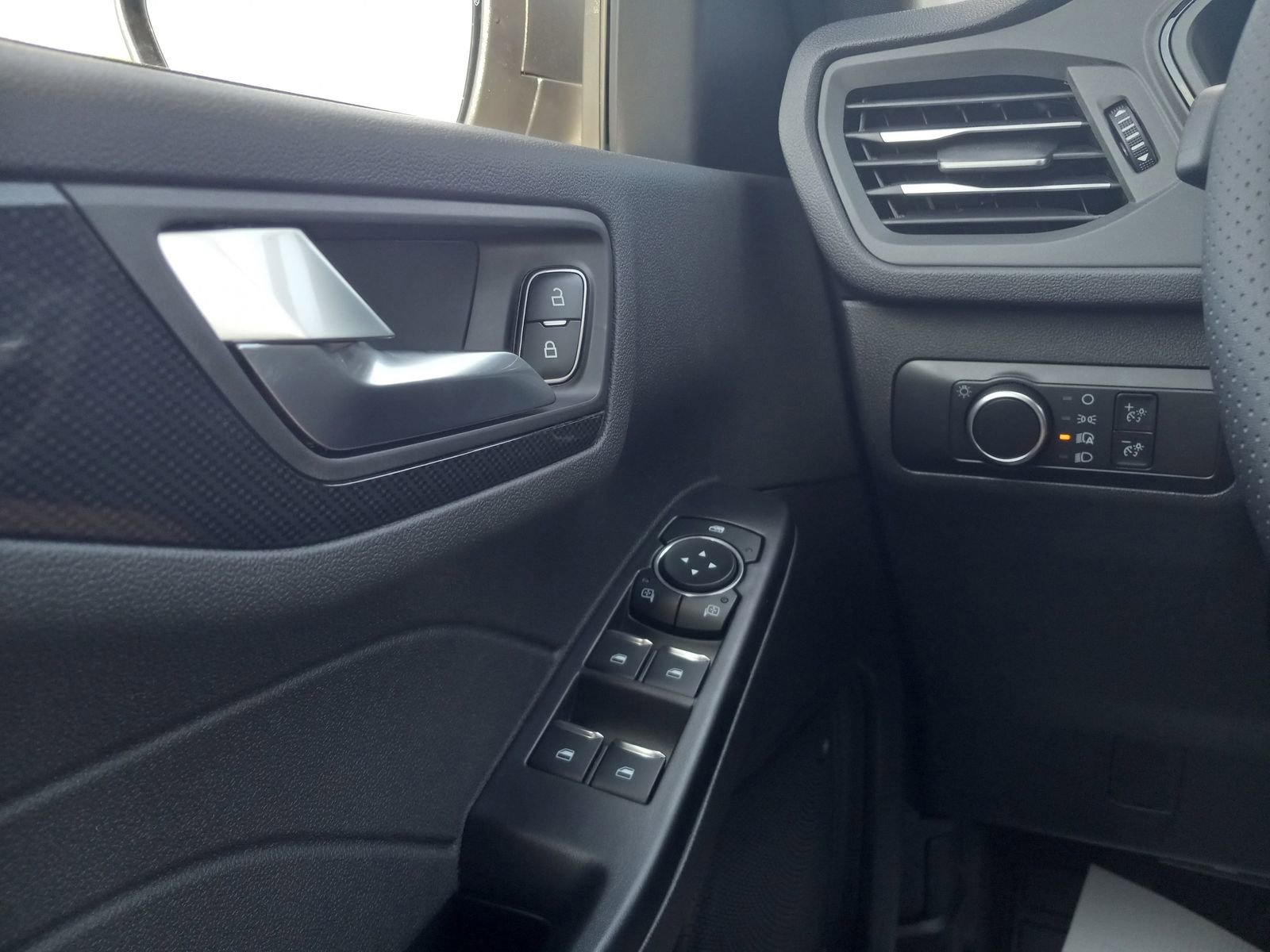 New 2026 Ford Escape ST-Line FWD image 25