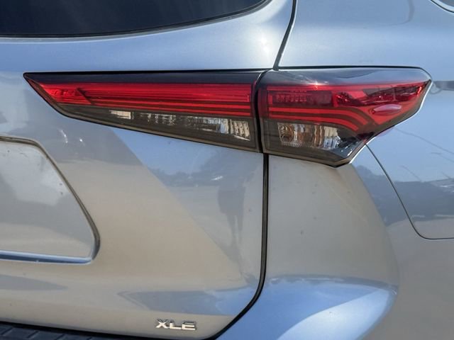 Used 2022 Toyota Highlander XLE FWD image 7