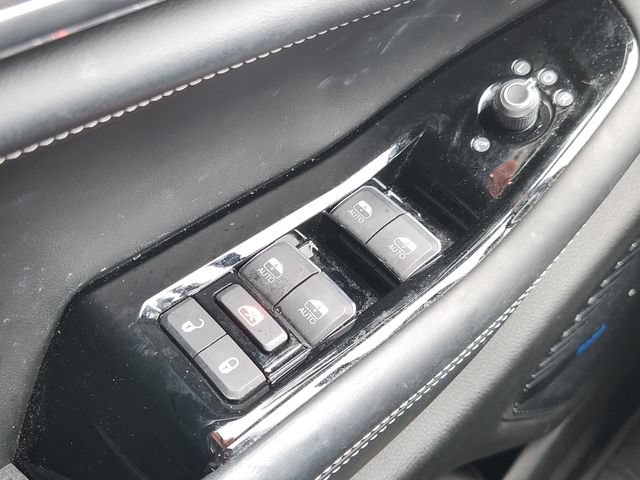 Used 2022 Jeep Grand Cherokee Overland w/ Luxury Tech Group IV AWD/4WD image 22
