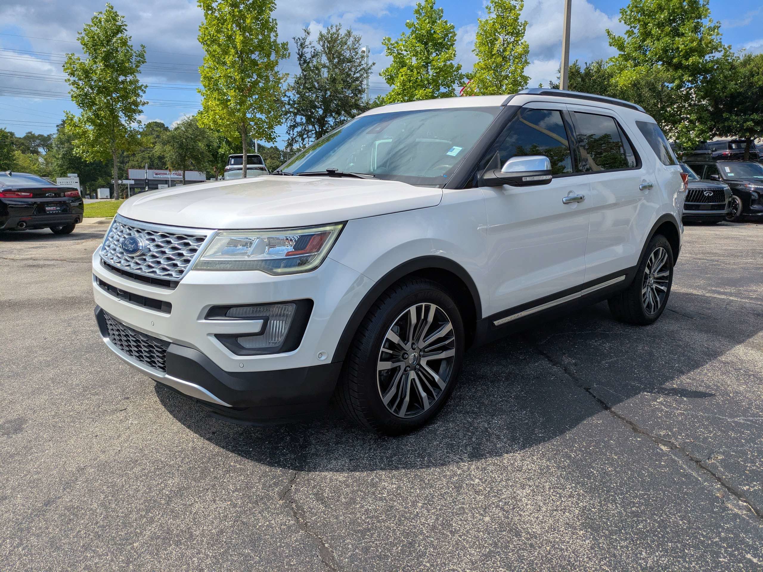 Used 2017 Ford Explorer Platinum AWD/4WD image 8