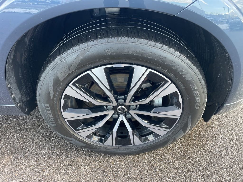 Certified 2024 Volvo XC60 B5 Core w/ Climate Package image 11