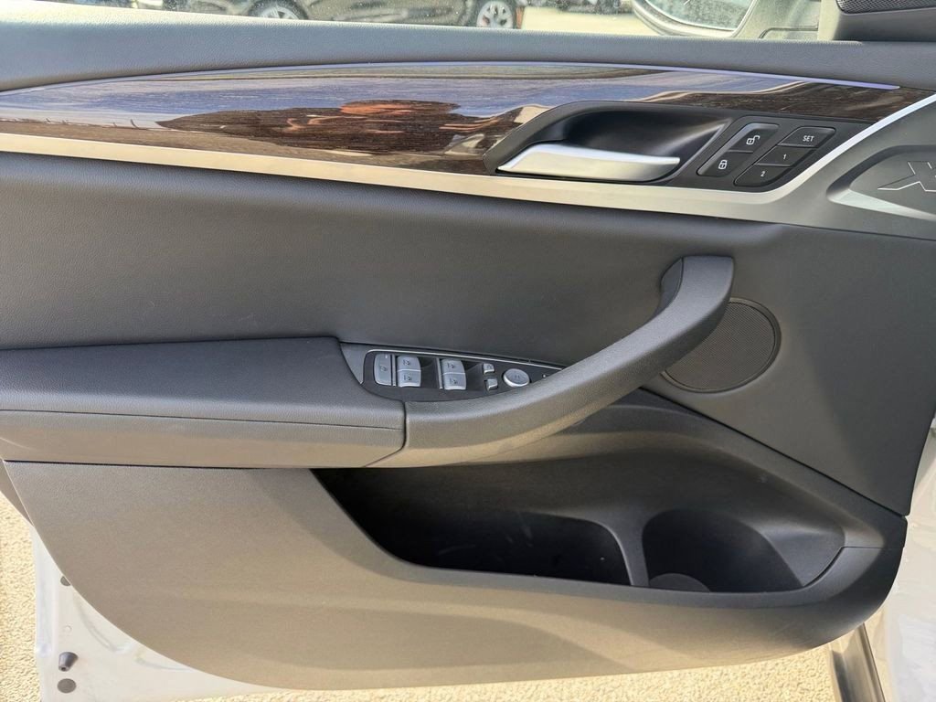 Used 2024 BMW X4 xDrive30i image 11