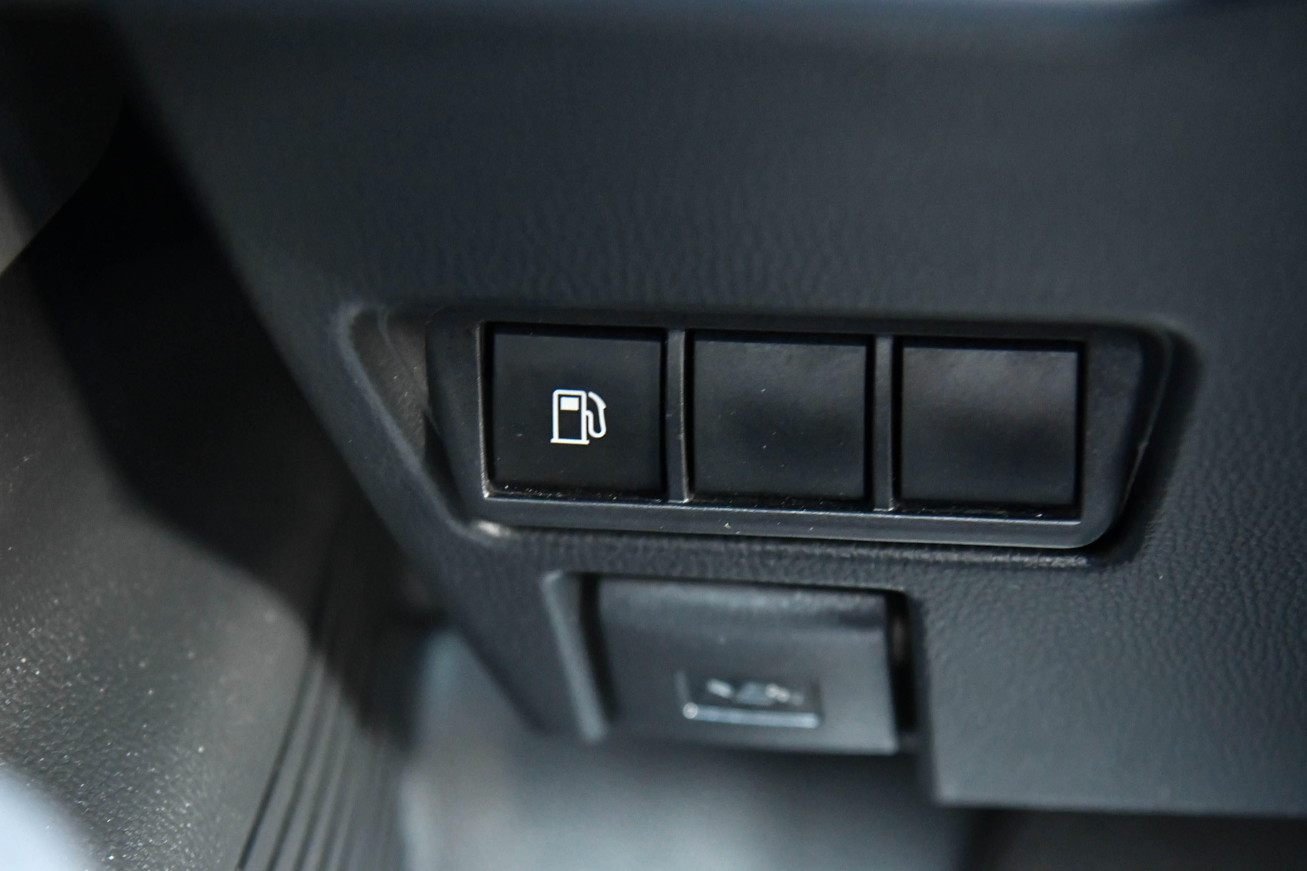 Used 2025 Toyota Prius LE image 33