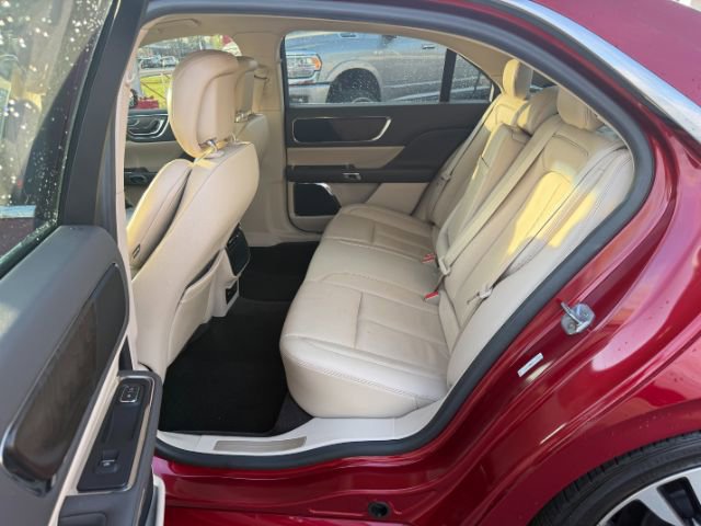 Used 2017 Lincoln Continental Select image 8