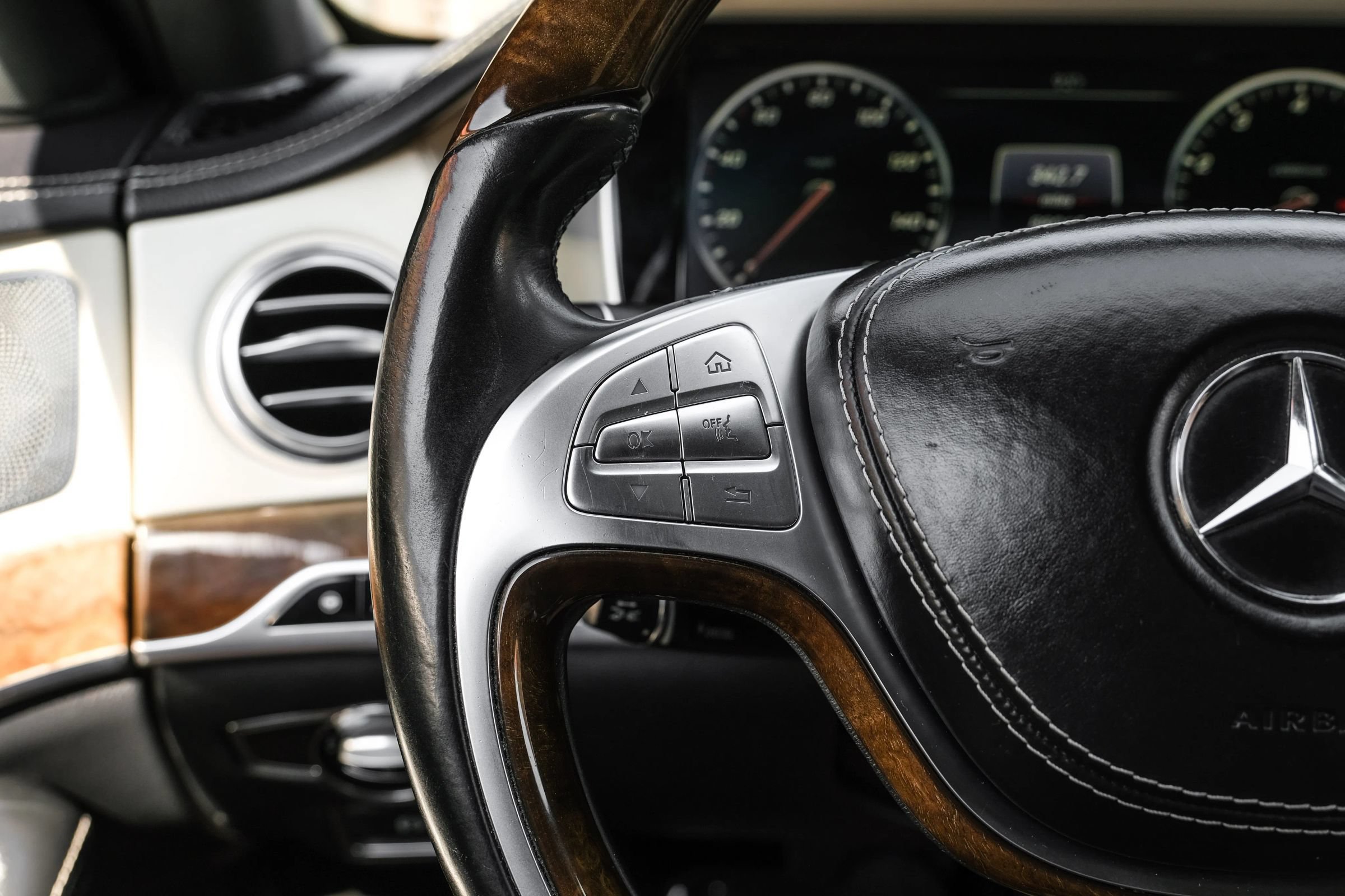 Used 2015 Mercedes-Benz S 550 Sedan image 16