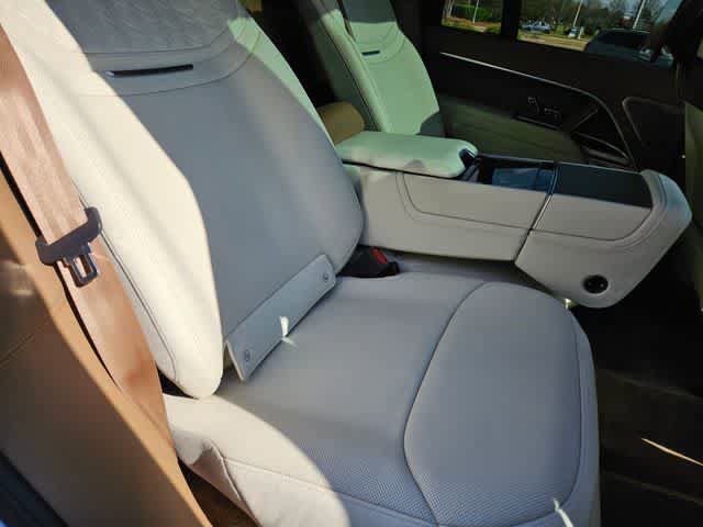 Used 2026 Land Rover Range Rover SV AWD/4WD image 21