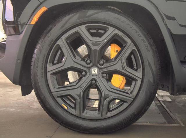 Used 2023 Rivian R1S Adventure image 8