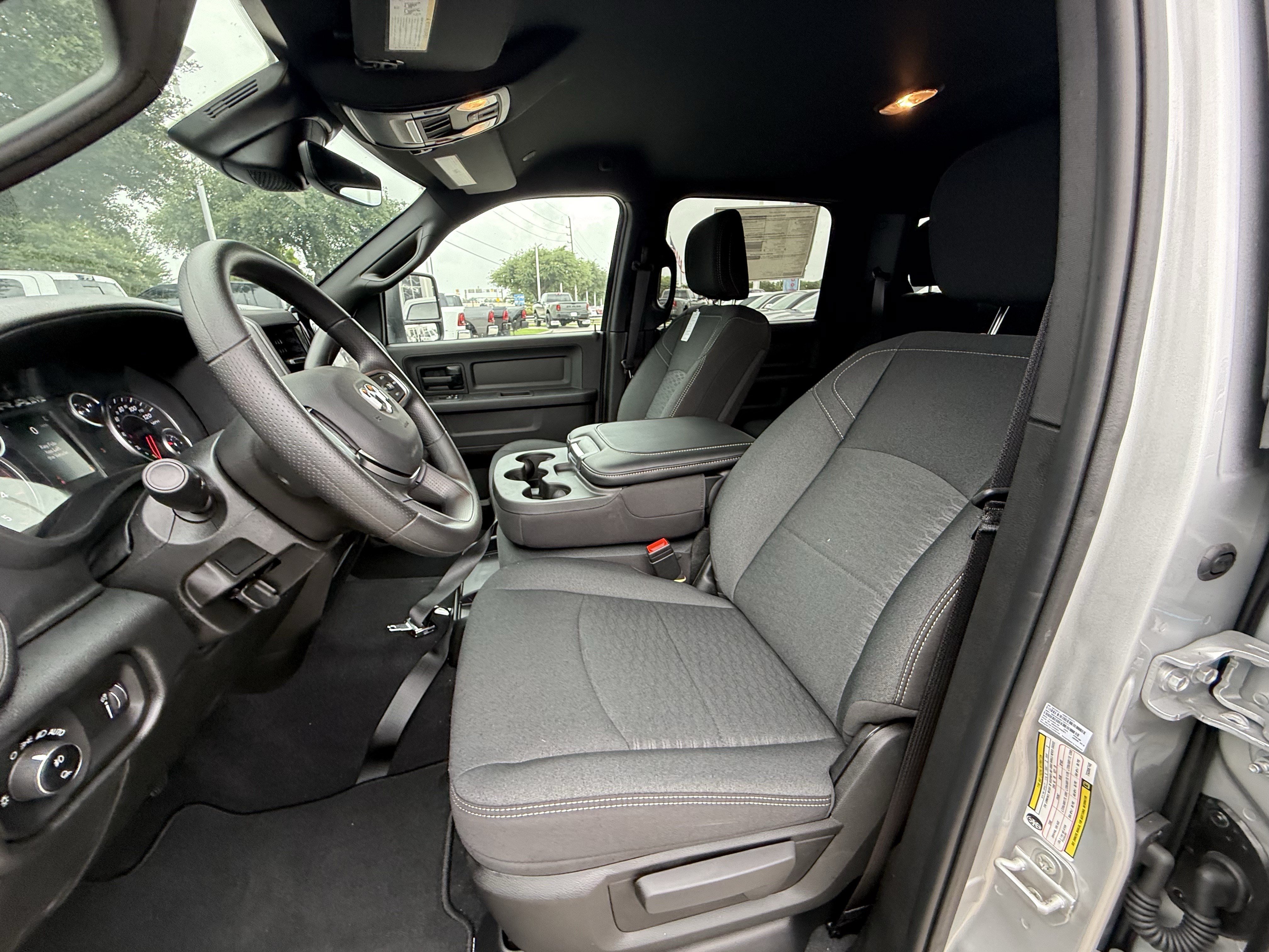 New 2026 RAM 3500 Tradesman AWD/4WD image 17