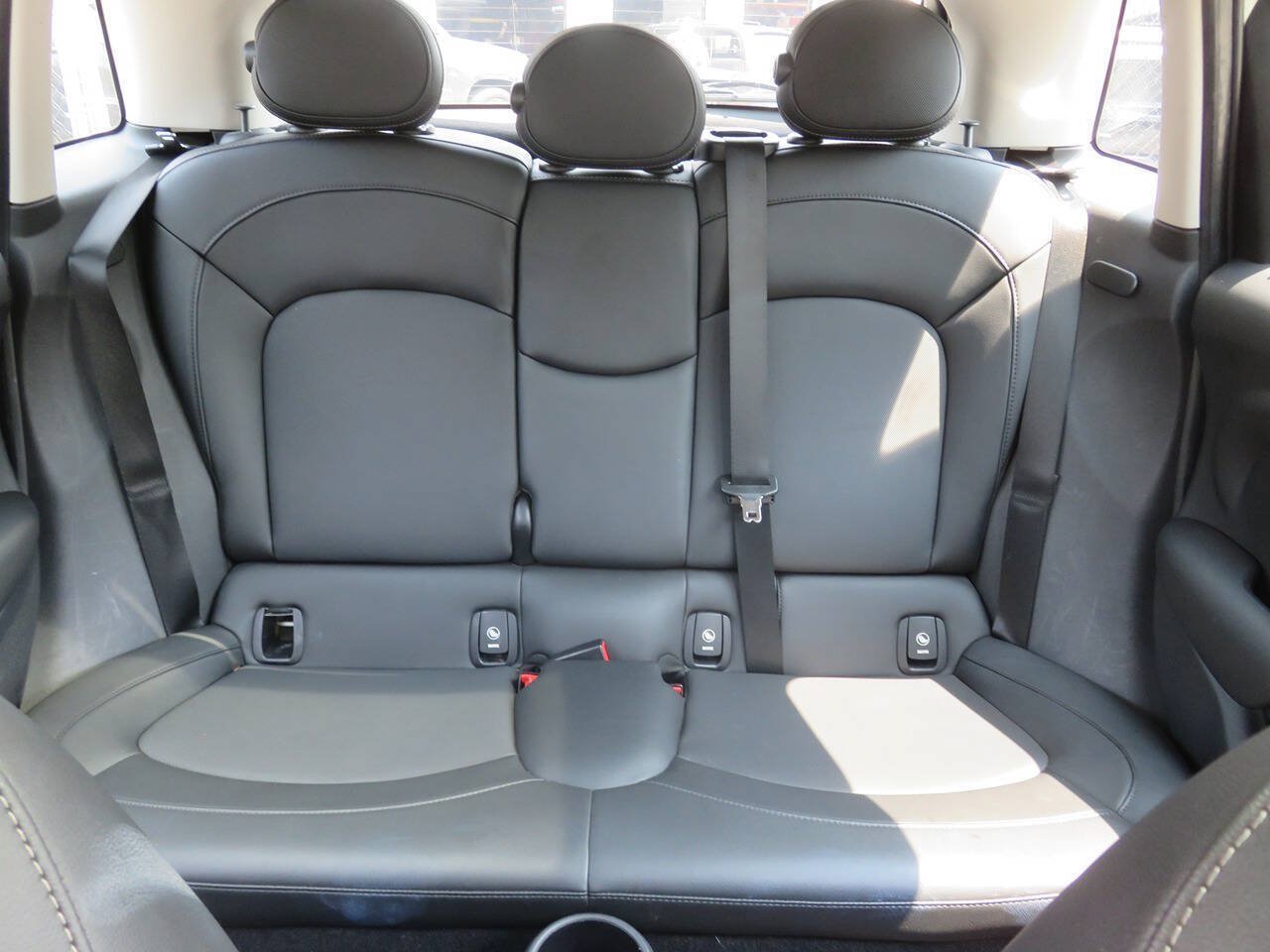 Used 2019 MINI Cooper 4-Door Hardtop w/ Signature Upholstery Package FWD image 23