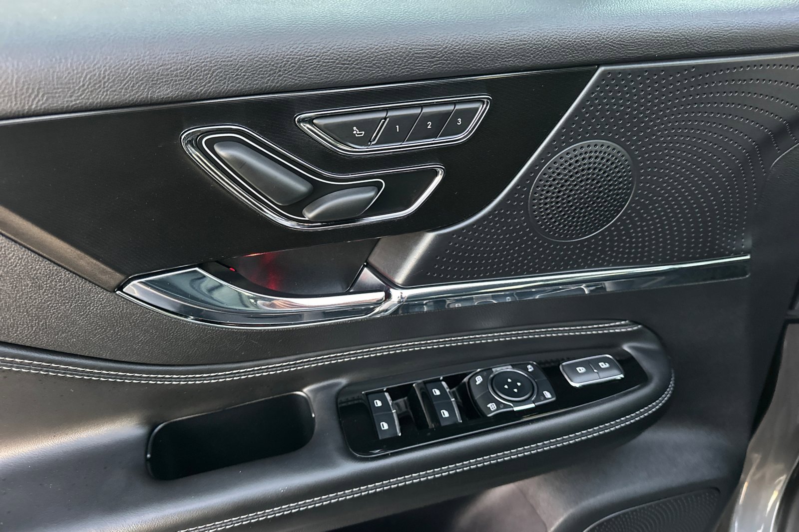 Used 2023 Lincoln Corsair FWD w/ Equipment Group 101A image 10