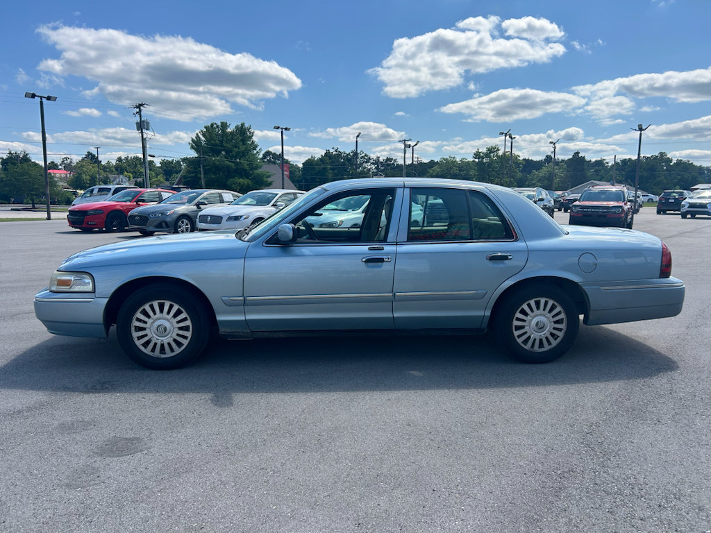 Used 2008 Mercury Grand Marquis GS RWD image 3