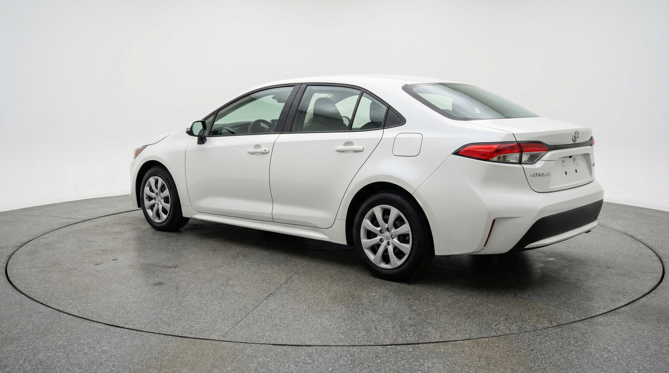 Used 2025 Toyota Corolla LE image 6