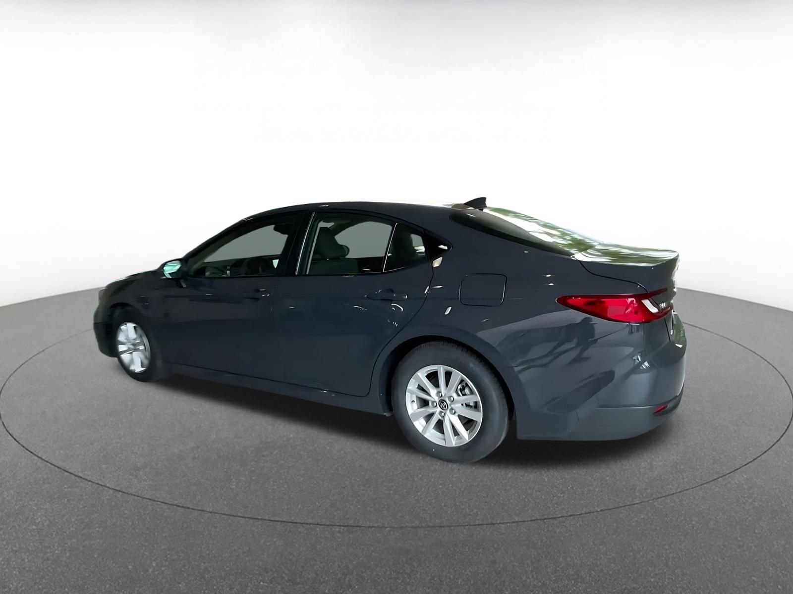 Used 2025 Toyota Camry LE image 10