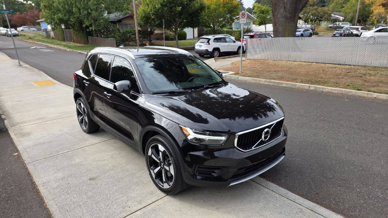 Used 2020 Volvo XC40 T5 Momentum w/ Protection Package Premier AWD/4WD image 3