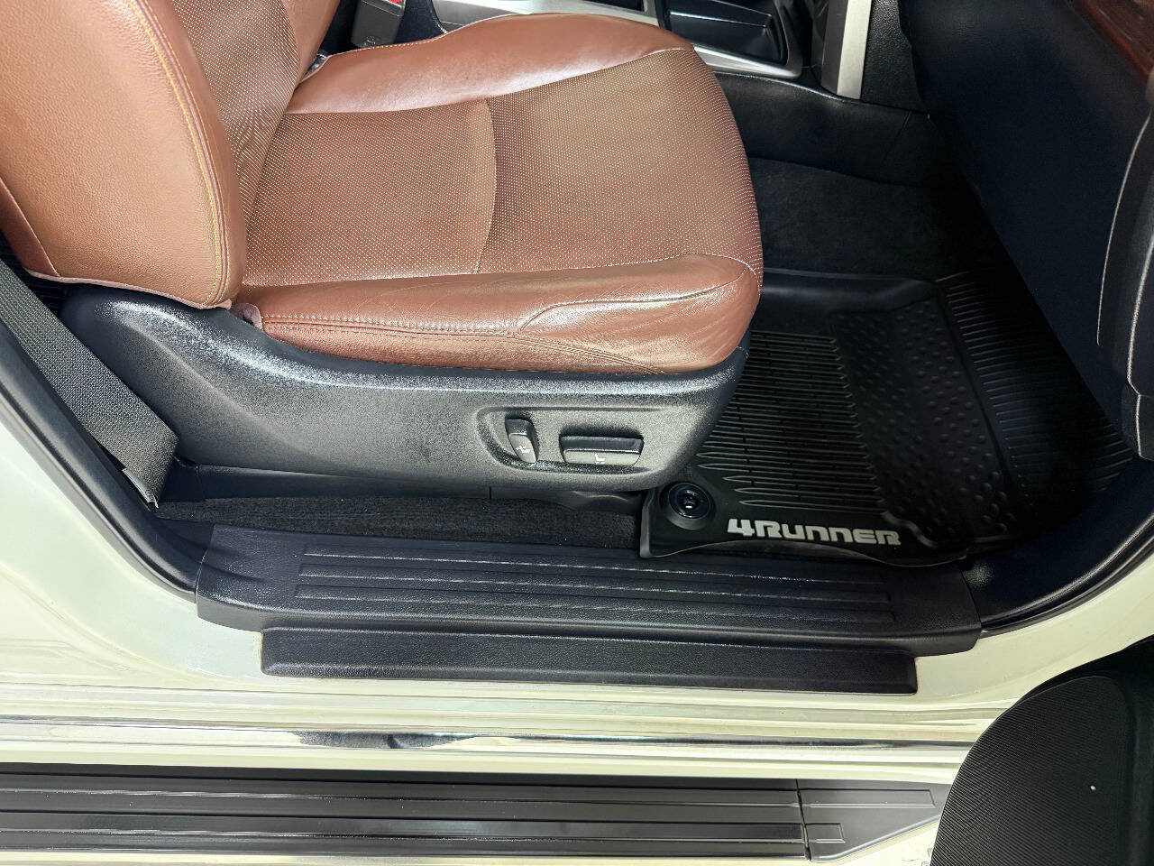 Used 2018 Toyota 4Runner Limited RWD image 33