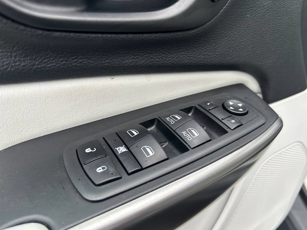 Used 2021 Jeep Cherokee Limited AWD/4WD image 20