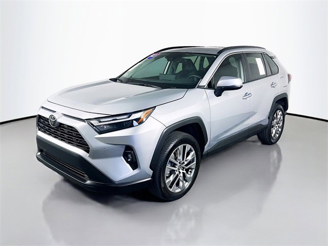 Used 2023 Toyota RAV4 XLE Premium image 3