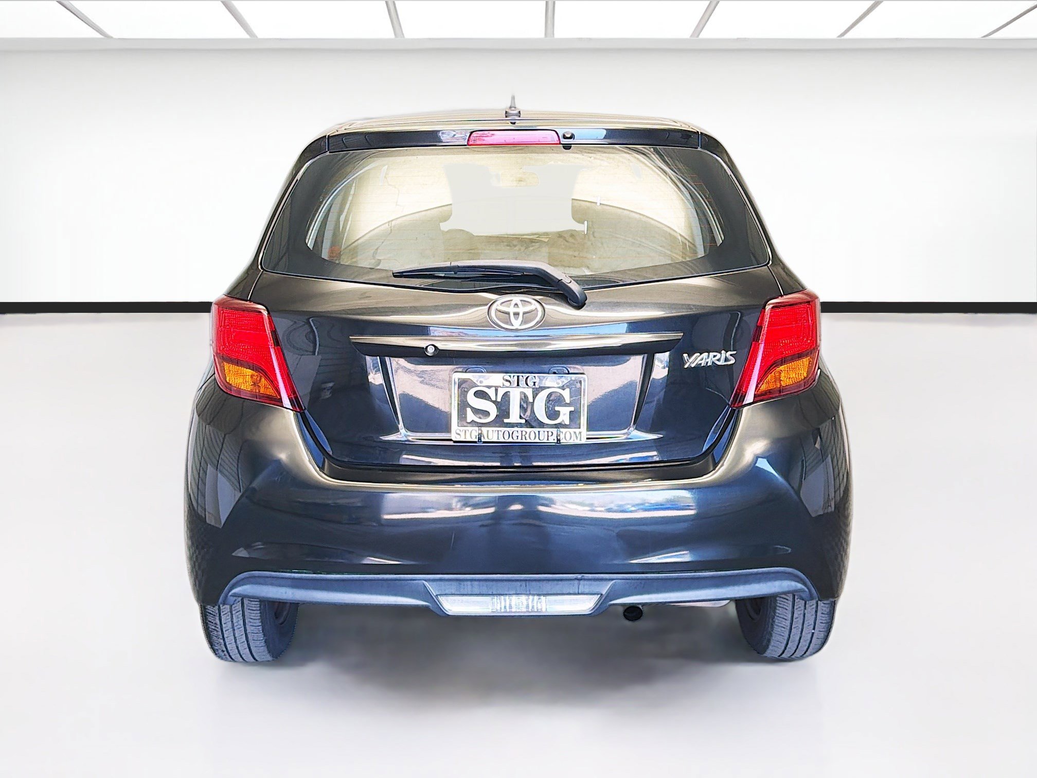 Used 2017 Toyota Yaris L w/ Carpet Mat Package image 5