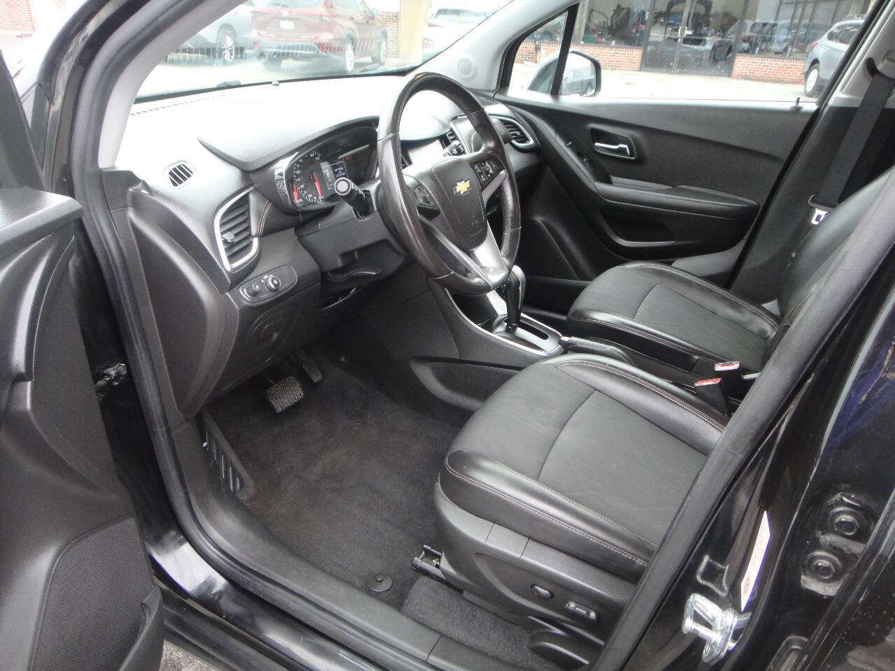 Used 2019 Chevrolet Trax LT w/ LT Convenience Package image 7