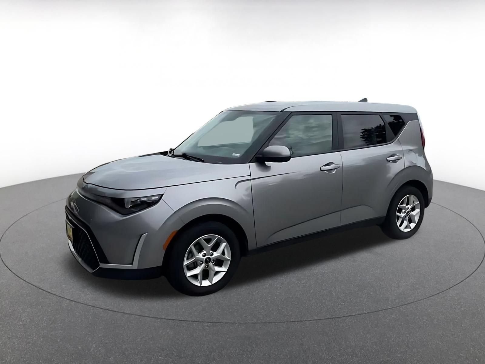 Used 2025 Kia Soul LX w/ LX Technology Package FWD image 7