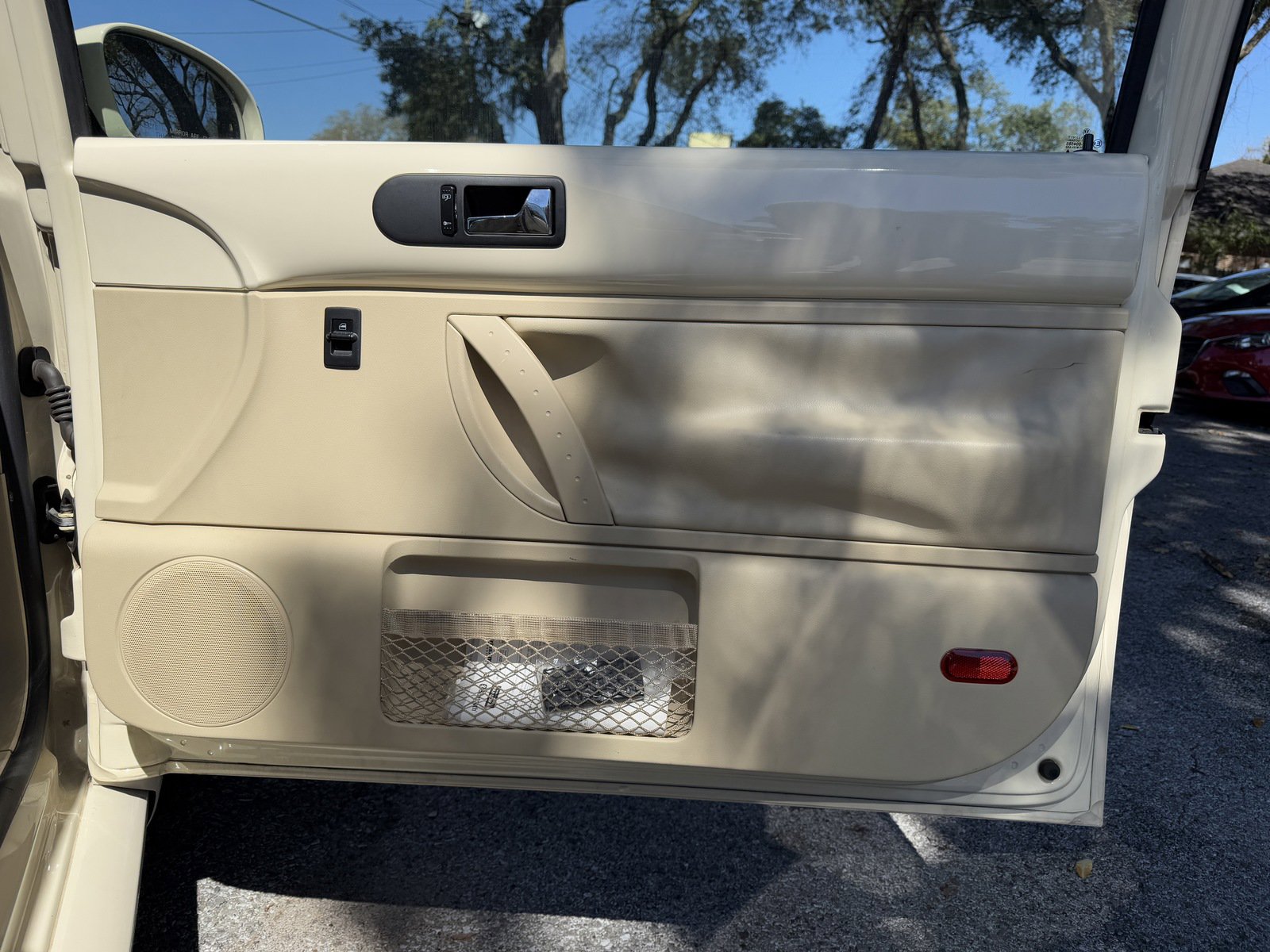 Used 2008 Volkswagen Beetle S image 21