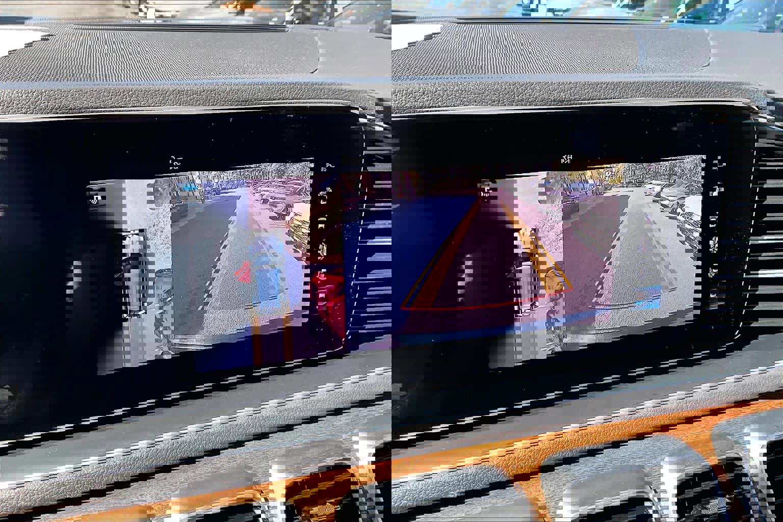 Used 2020 Mercedes-Benz GLE 350 4MATIC w/ Premium Package image 27