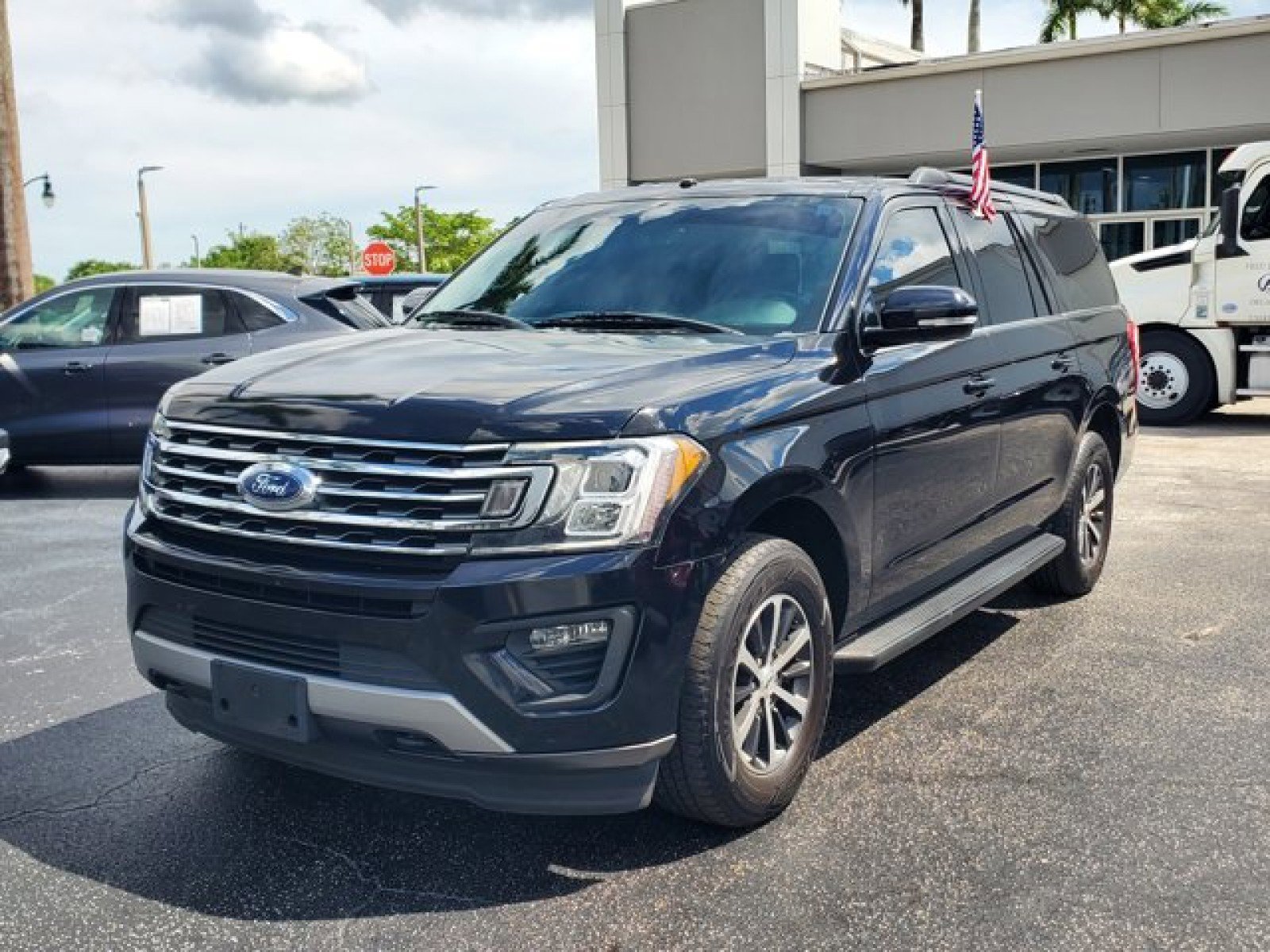Used 2019 Ford Expedition Max XLT w/ Equipment Group 201A image 3