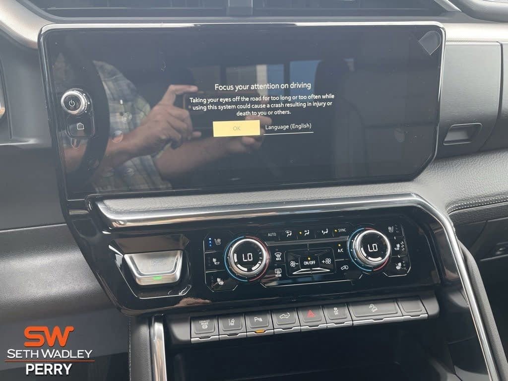 New 2025 GMC Sierra 2500 Denali w/ Denali Reserve Package AWD/4WD image 31