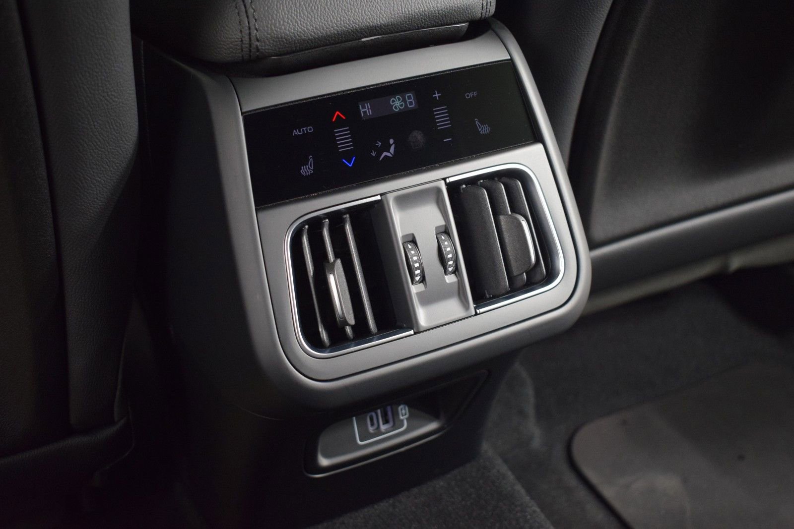 Certified 2024 Maserati Grecale Modena image 20