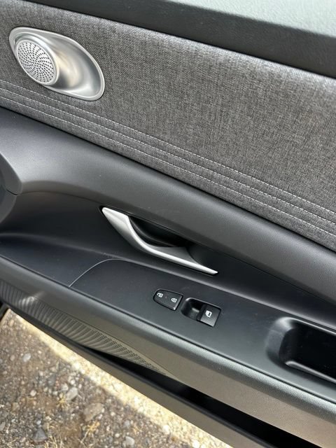 Certified 2025 Hyundai Elantra Limited FWD image 21