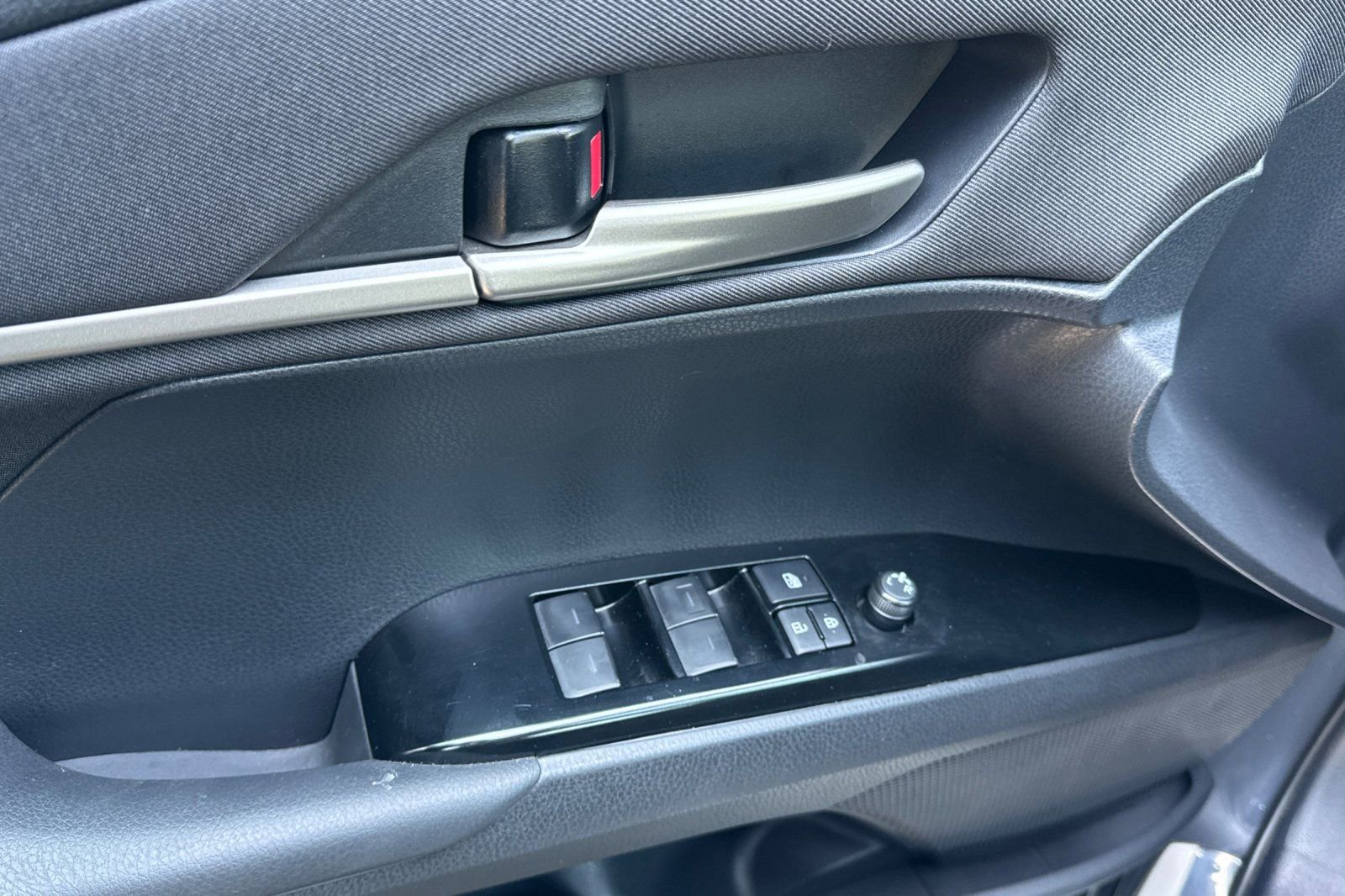 Used 2025 Toyota Camry LE FWD image 14