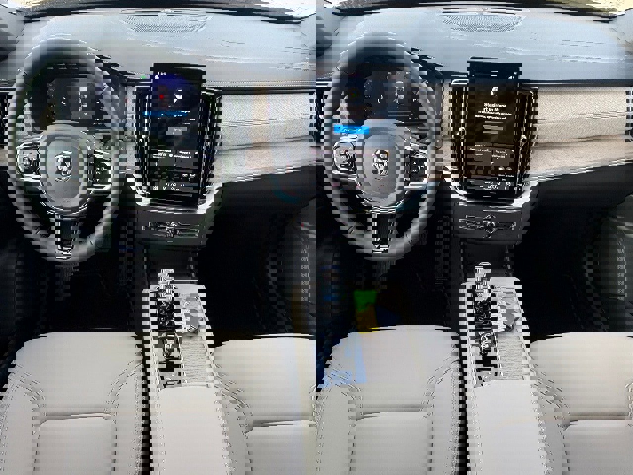 New 2026 Volvo XC90 B6 Plus w/ Protection Package Premier image 10