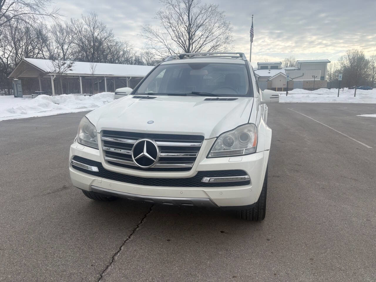 Used 2011 Mercedes-Benz GL 550 4MATIC image 3