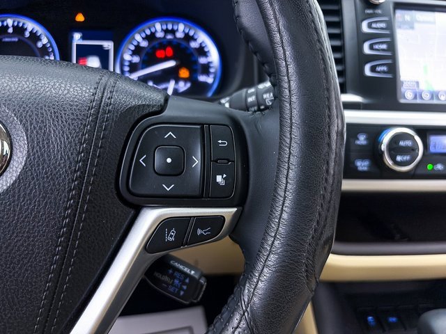 Used 2018 Toyota Highlander XLE image 29