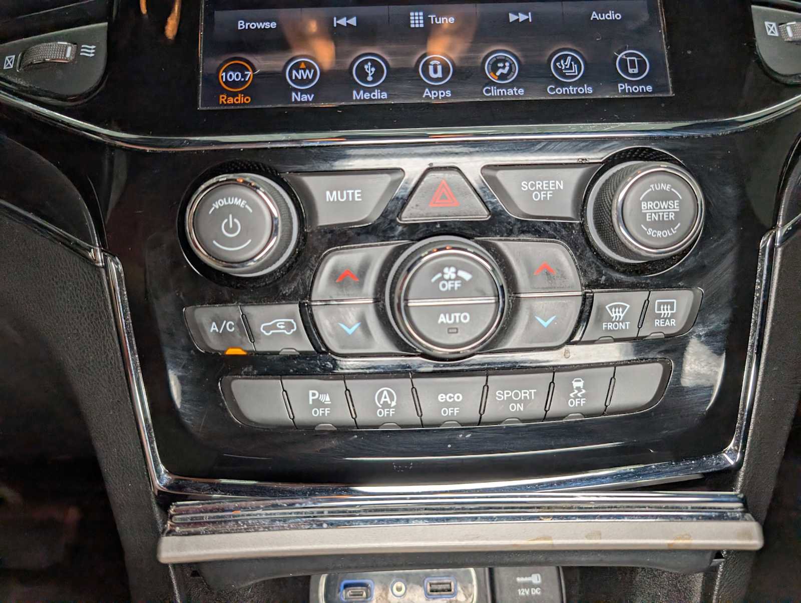 Used 2019 Jeep Grand Cherokee Trailhawk AWD/4WD image 33