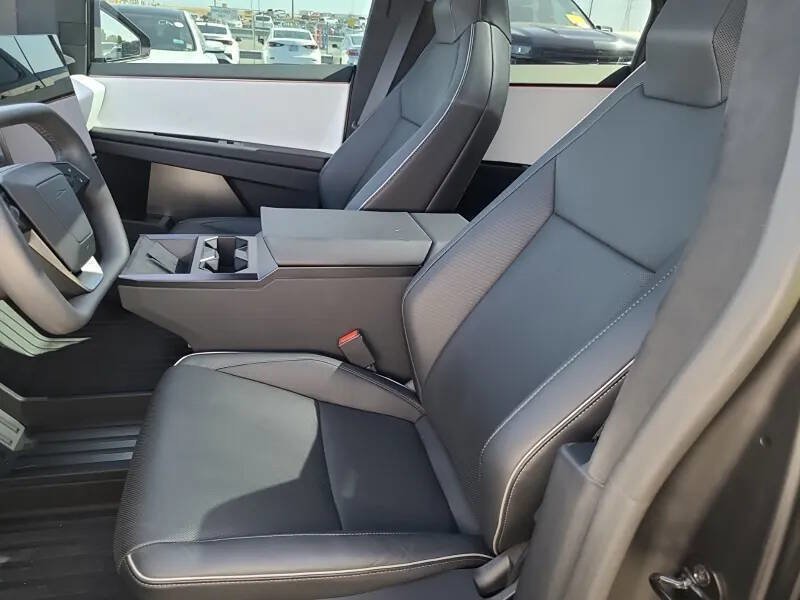Used 2024 Tesla Cybertruck Cyberbeast AWD/4WD image 8