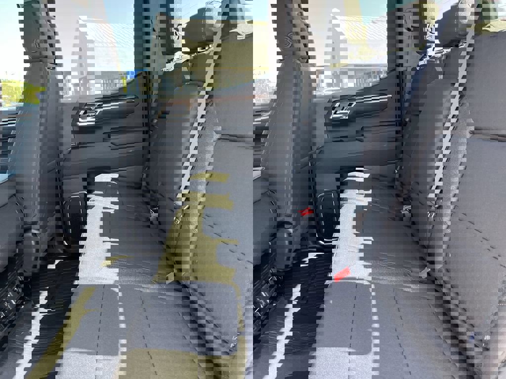 New 2025 GMC Sierra 1500 Elevation image 9