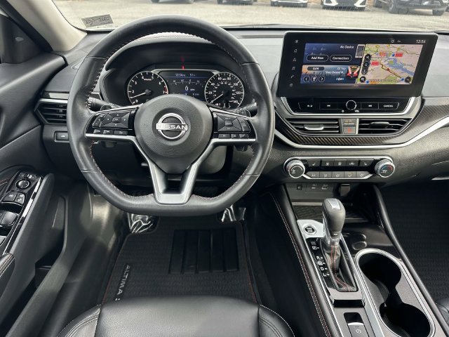Used 2023 Nissan Altima 2.5 SR w/ SR Premium Package AWD/4WD image 3