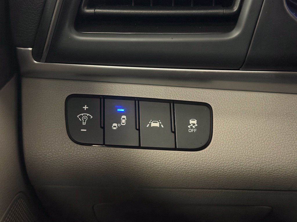 Used 2020 Hyundai Elantra SEL FWD image 14