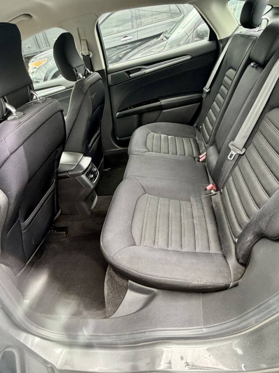 Used 2014 Ford Fusion SE FWD image 15