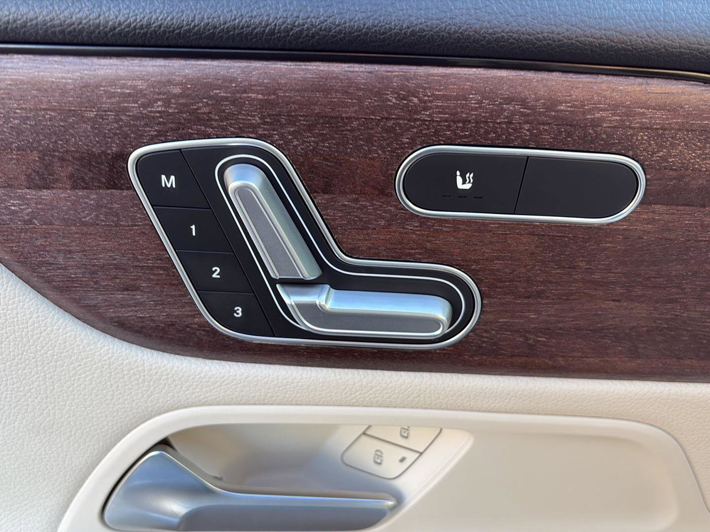 Used 2020 Mercedes-Benz GLB 250 4MATIC image 13