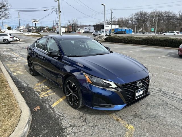 Used 2023 Nissan Altima 2.5 SR image 2