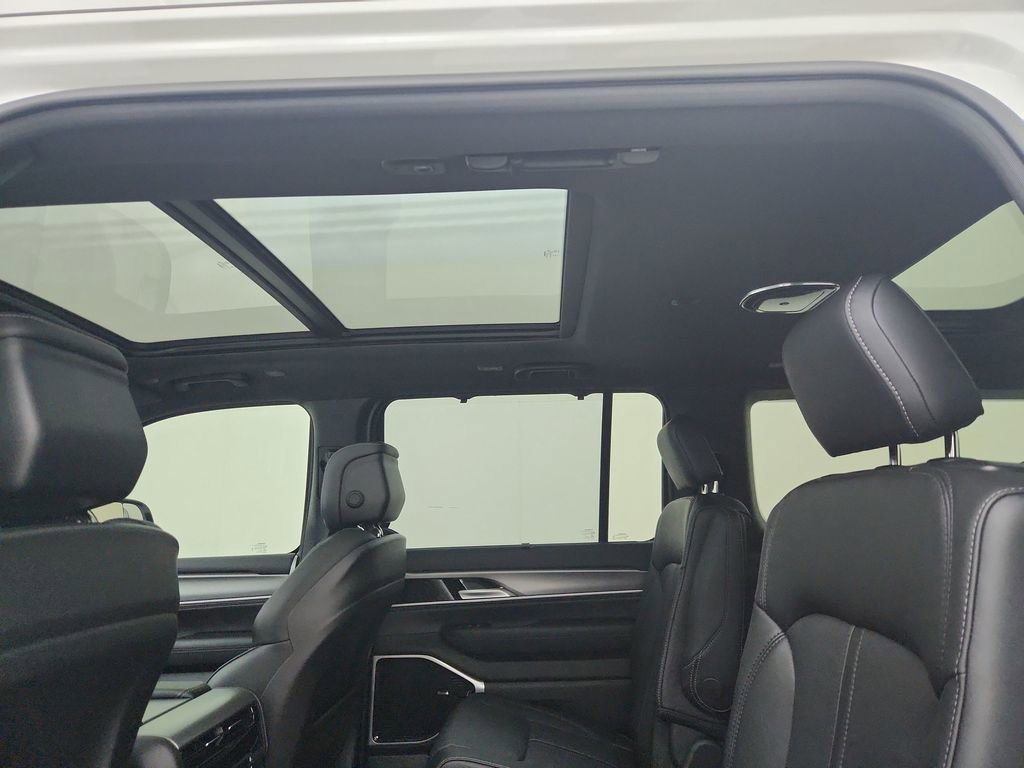 New 2026 Jeep Grand Wagoneer L Limited AWD/4WD image 31