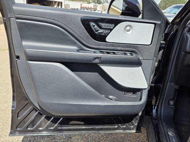 Used 2025 Lincoln Aviator Reserve w/ Luxury Package image 14