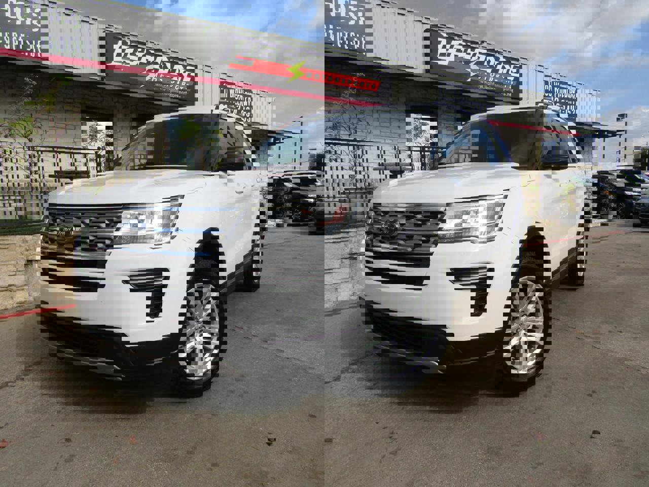 Used 2018 Ford Explorer XLT image 1