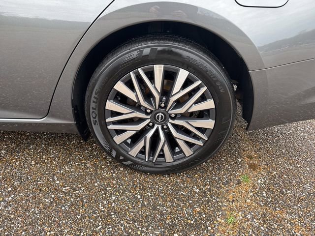 Used 2024 Nissan Altima 2.5 SV FWD image 10